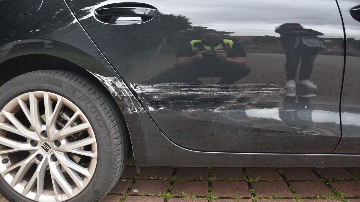 POL-HM: Unfallflucht - Polizei sucht Zeugen - Foto: presseportal.de