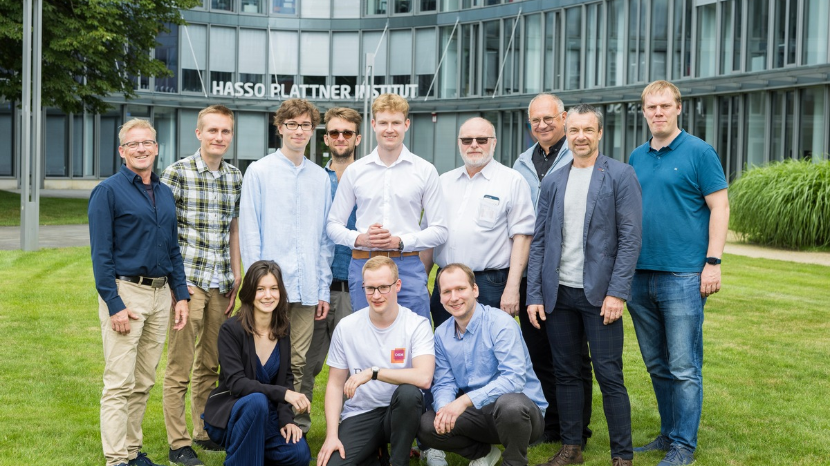 Wenn Computer sich nicht verrechnen dürfen - HPI-Studierende entwickeln Plattform, die den Betrieb von IT-Bahnanwendungen in der Cloud ermöglicht - Foto: presseportal.de