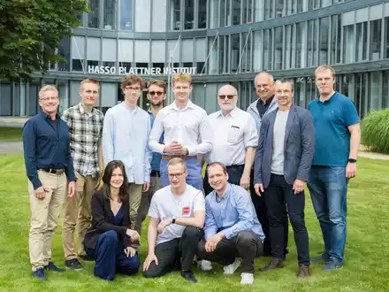 Wenn Computer sich nicht verrechnen dürfen - HPI-Studierende entwickeln Plattform, die den Betrieb von IT-Bahnanwendungen in der Cloud ermöglicht - Foto: presseportal.de