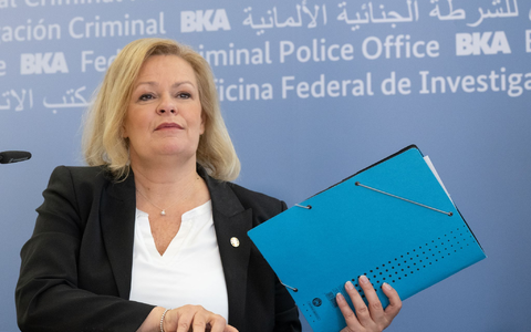 Bundesinnenministerin Nancy Faeser (SPD) erläutert gestiegene Fallzahlen bei Kindesmissbrauch - Foto: Boris Roessler/dpa