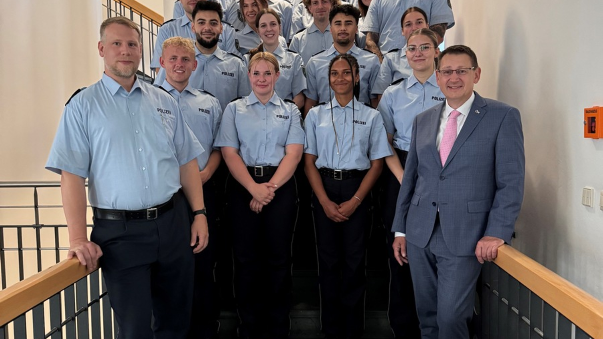 POL-HAM: Herzlich willkommen in Hamm: 30 neue Kommissaranwärterinnen und -anwärter starten ihr erstes Praktikum - Foto: presseportal.de