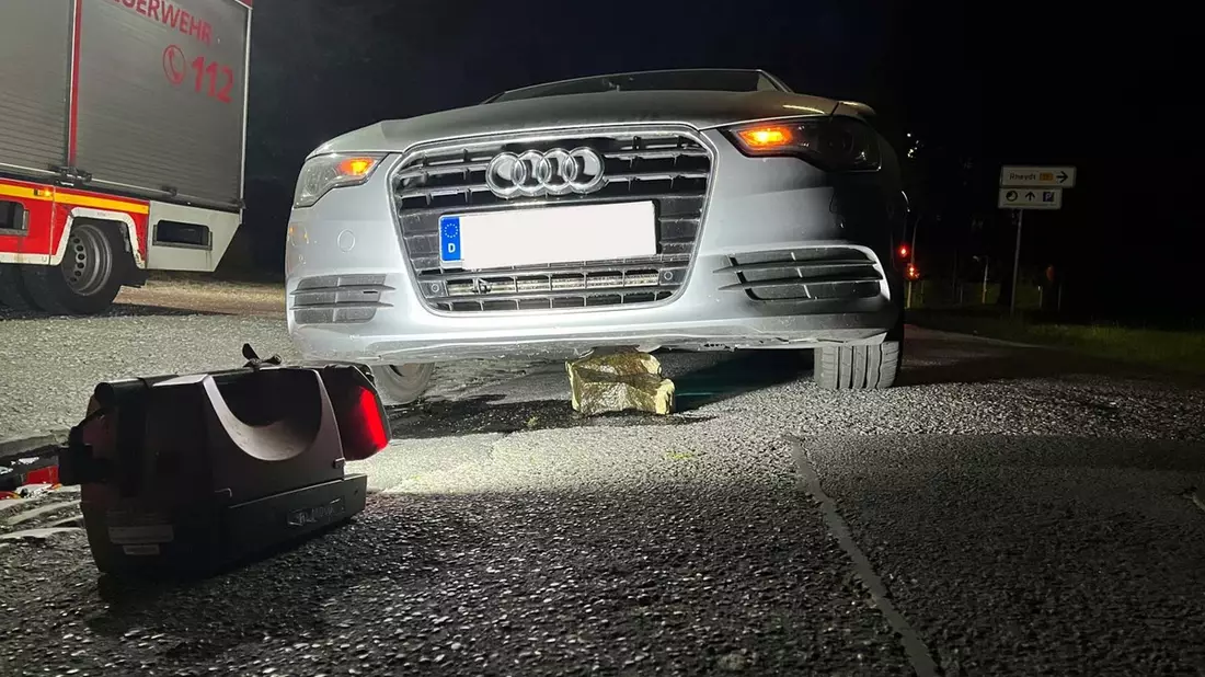 POL-MG: Zeugen gesucht: Wie gelangte Stein auf die Einruhrstraße? - Bild: presseportal.de