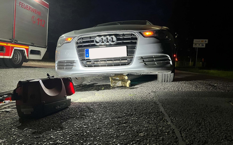 POL-MG: Zeugen gesucht: Wie gelangte Stein auf die Einruhrstraße? - Foto: presseportal.de