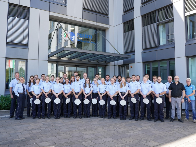 POL-GM: Polizeianwärterinnen und Polizeianwärter starten im Oberbergischen in ihr erstes Praktikum - Foto: presseportal.de