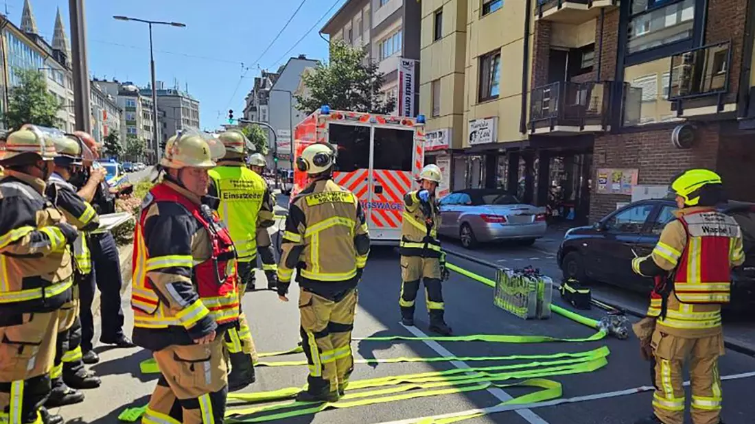 Ende Juni kostete eine Explosion in Solingen einen Mann das Leben - nun prüft die Polizei, ob Auseinandersetzungen im Drogenmilieu der Hintergrund sind. - Bild: Gianni Gattus/dpa