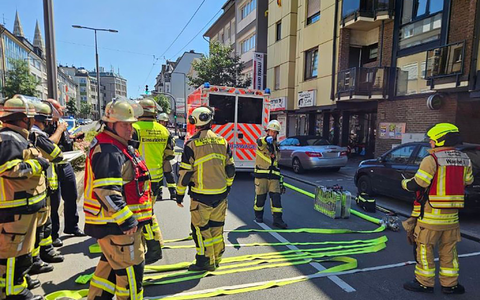Ende Juni kostete eine Explosion in Solingen einen Mann das Leben - nun prĂŒft die Polizei, ob Auseinandersetzungen im Drogenmilieu der Hintergrund sind. - Foto: Gianni Gattus/dpa Ende Juni kostete eine Explosion in Solingen einen Mann das Leben - nun prĂŒft die Polizei, ob Auseinandersetzungen im Drogenmilieu der Hintergrund sind. - Foto: Gianni Gattus/dpa