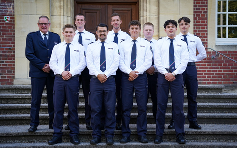 POL-COE: Kreis Coesfeld/Kreisdirektor begrüßt Polizeikommissaranwärterinnen und -anwärter - Foto: presseportal.de
