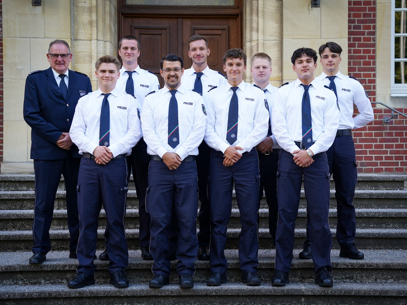 POL-COE: Kreis Coesfeld/Kreisdirektor begrüßt Polizeikommissaranwärterinnen und -anwärter - Foto: presseportal.de