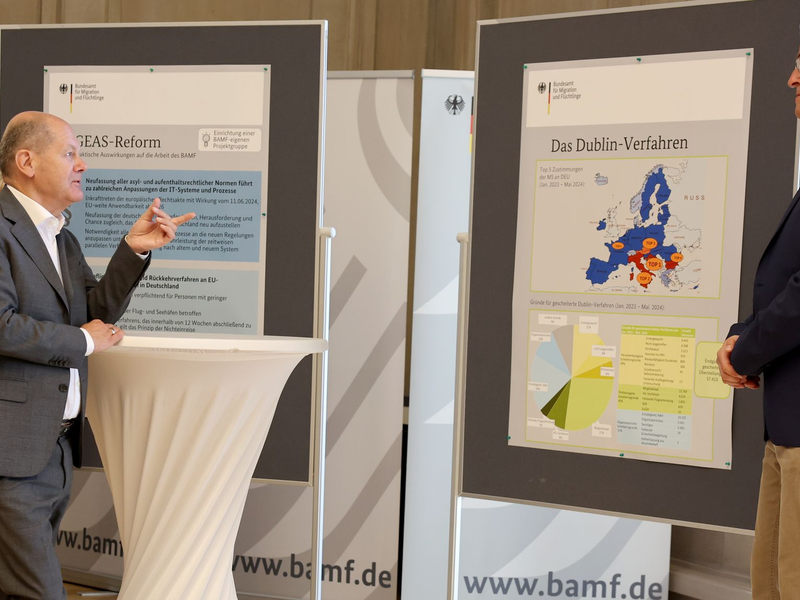 Bundeskanzler Scholz hat Bemühungen der Bundesregierung zugesagt, das Dublin-Verfahren zur Rücknahme von Flüchtlingen zu verbessern. - Foto: Daniel Löb/dpa Pool/dpa