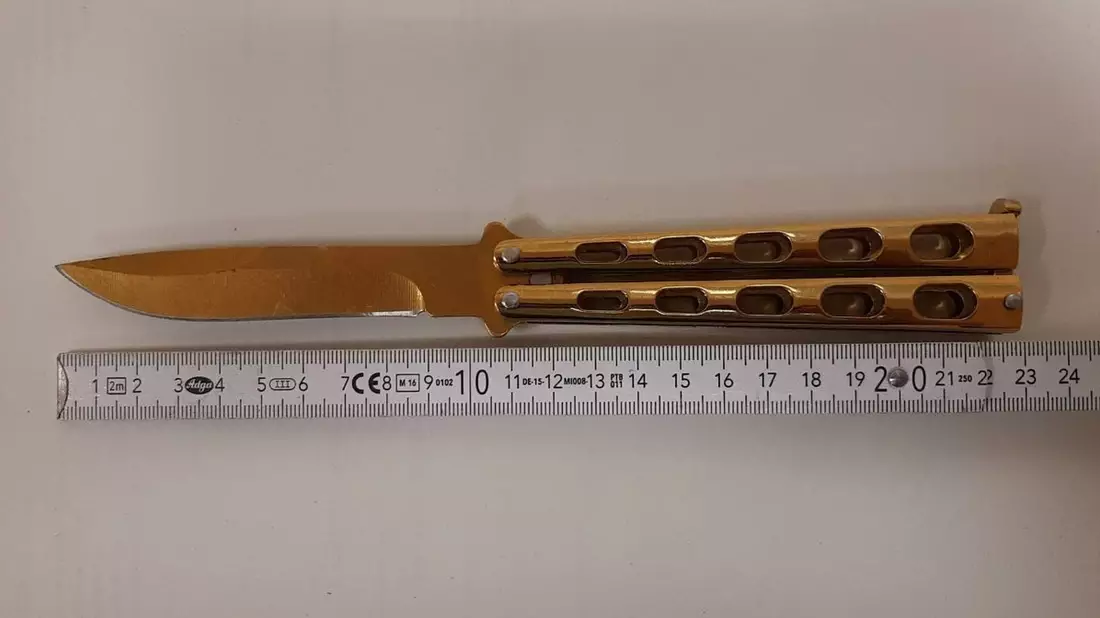 BPOLI EF: 19-Jähriger hantierte mit Messer im Bahnhof herum - Bild: presseportal.de