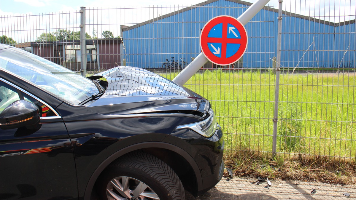 POL-COE: Coesfeld, Rottkamp/ Auto kollidiert mit Laterne - Foto: presseportal.de