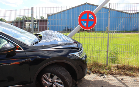 POL-COE: Coesfeld, Rottkamp/ Auto kollidiert mit Laterne - Foto: presseportal.de