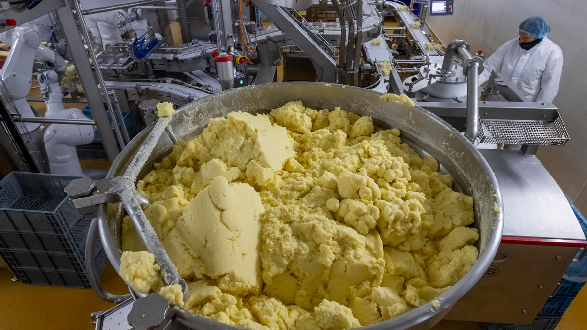 Die Lebensmittelherstellung erfordert oft einen hohen Energieaufwand. - Foto: Hendrik Schmidt/dpa