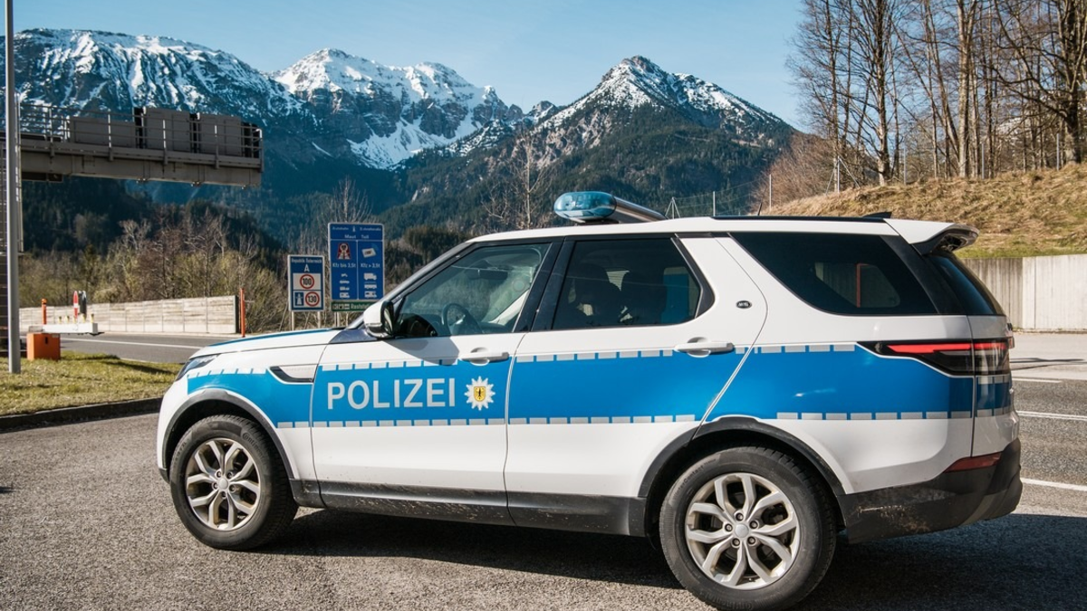 Bundespolizeidirektion München: Migranten auf Autobahn ausgesetzt/ Bundespolizei ermittelt gegen Schleuser - Foto: presseportal.de