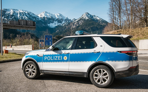 Bundespolizeidirektion München: Migranten auf Autobahn ausgesetzt/ Bundespolizei ermittelt gegen Schleuser - Foto: presseportal.de