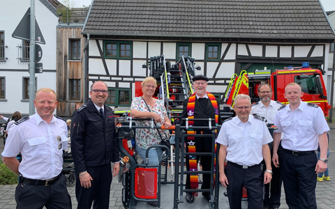 FW Alfter: Neue Drehleiter der Freiwilligen Feuerwehr Alfter feierlich eingeweiht - Foto: presseportal.de