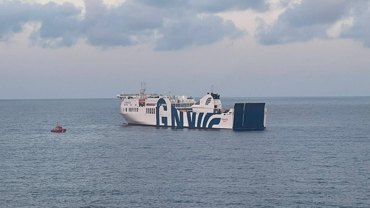 Die Ursache dees Feuers ist weiterhin unbekannt. (Archivbild) - Foto: ---/Salvamento Maritimo España/dpa