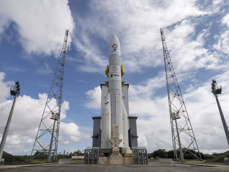 Die Ariane 6 kann mit zwei oder vier Boostern ausgestattet werden und Satelliten in verschiedene Orbits bringen. - Foto: L. Bourgeon/ESA/dpa