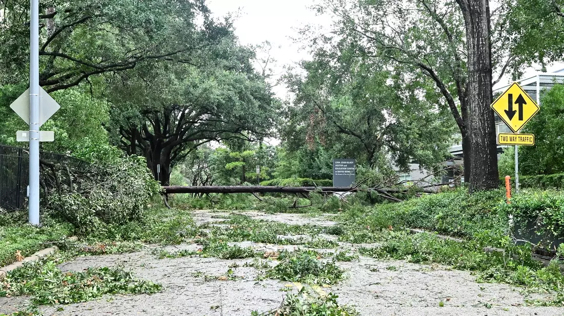 «Beryl» hat sich nach Eintreffen im US-Bundesstaat Texas abgeschwächt und kein Hurrikan mehr. - Bild: Maria Lysaker/AP/dpa