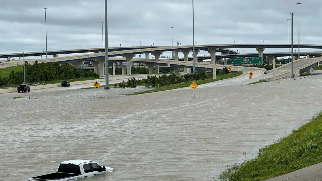 Der Sturm «Beryl» ist durch den US-Bundesstaat gezogen und für Überschwemmungen gesorgt. - Bild: Juan Lozano/AP/dpa