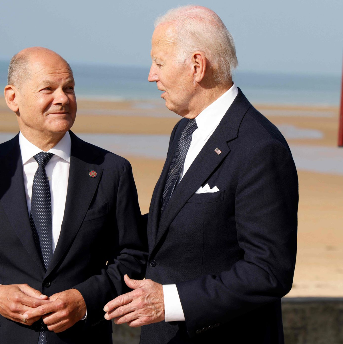 Wie schnell wollen Bundeskanzler Olaf Scholz und US-Präsident Joe Biden die Ukraine in der Nato sehen? - Foto: Ludovic Marin/AFP/dpa