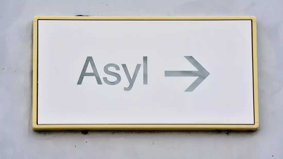 Städte- und Gemeindebund sieht im Rückgang der Asylbewerberzahlen nur vorübergehende Entlastung. (Symbolbild) - Bild: Uli Deck/dpa