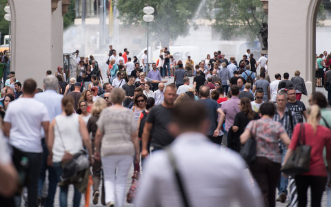Der Zensus 2022 hat ergeben, dass in Deutschland deutlich weniger Menschen leben als angenommen. (Archivbild) - Foto: Sven Hoppe/dpa