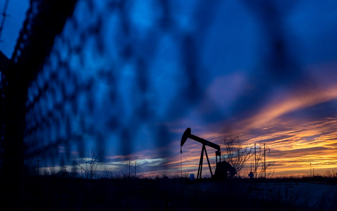 Viel Geld wird weiter in fossile Industrien investiert. (Archivbild) - Foto: Jacob Ford/Odessa American/AP/dpa Viel Geld wird weiter in fossile Industrien investiert. (Archivbild) - Foto: Jacob Ford/Odessa American/AP/dpa