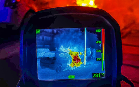 FW Dresden: Mehrere Fahrzeugbrände innerhalb einer Stunde im Stadtgebiet - Foto: presseportal.de