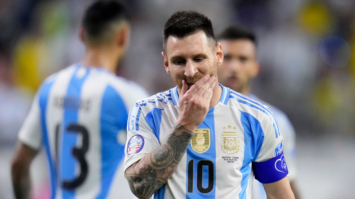 Lionel Messi ist angeschlagen, soll aber im Halbfinale der Copa América gegen Kanada spielen.  - Foto: Julio Cortez/AP/dpa