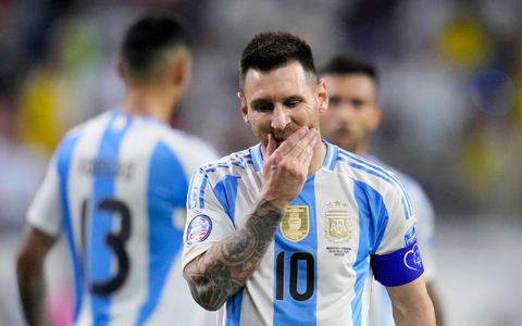 Lionel Messi ist angeschlagen, soll aber im Halbfinale der Copa América gegen Kanada spielen.  - Foto: Julio Cortez/AP/dpa