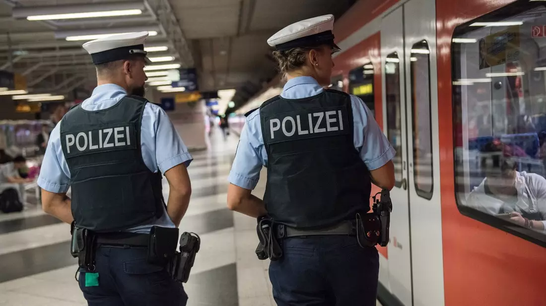 Bundespolizeidirektion München: 90-jähriger Franzose kann nicht loslassen - Bild: presseportal.de