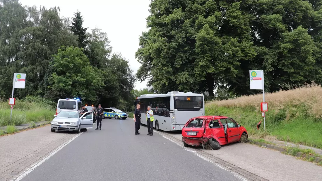 POL-ME: Verdacht auf illegales Autorennen: 20-Jähriger schwer verletzt - Mettmann - 2407033 - Bild: presseportal.de