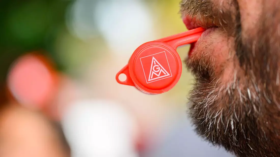 In der Metall- und Elektrobranche sind Warnstreiks ab dem 29. Oktober möglich. (Archivbild) - Bild: Julian Stratenschulte/dpa