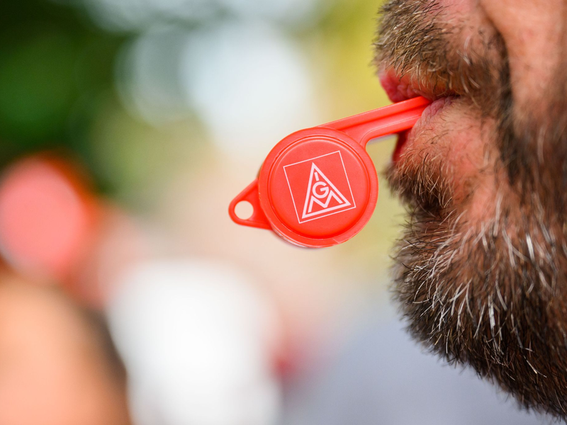 In der Metall- und Elektrobranche sind Warnstreiks ab dem 29. Oktober möglich. (Archivbild) - Foto: Julian Stratenschulte/dpa