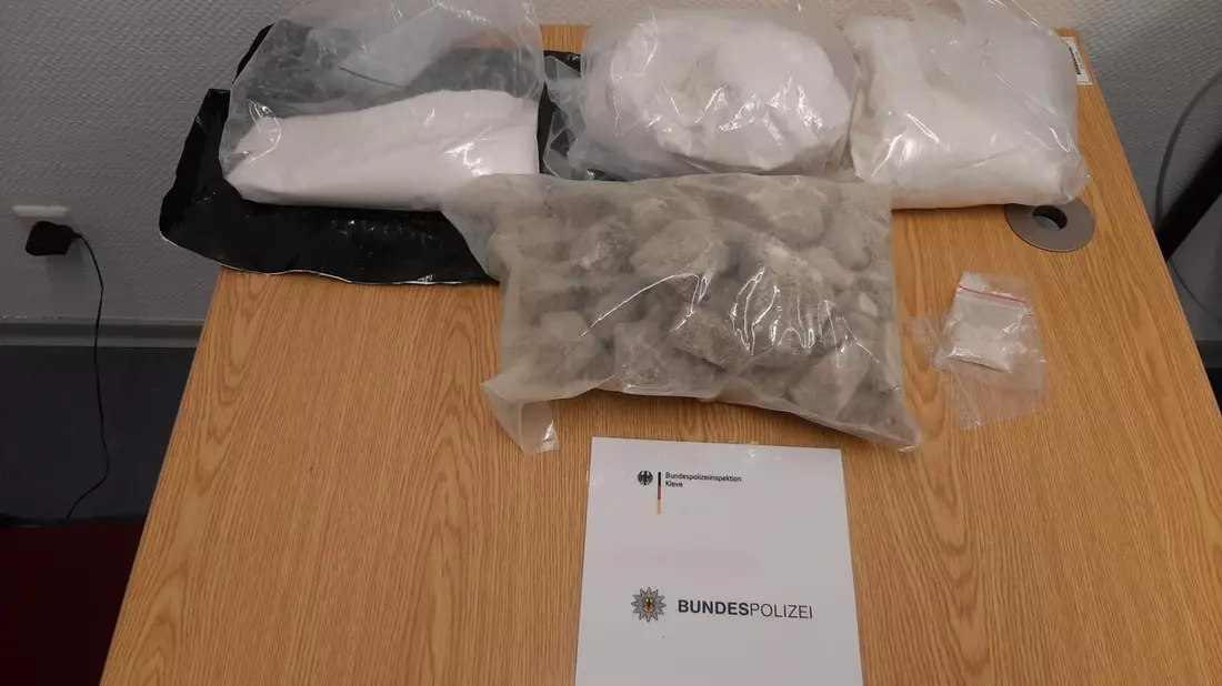 BPOL NRW: Bundespolizei stellt fünf Kilogramm Amphetamin und vier Kilogramm Crack im Wert von 230.000 EUR auf der A 57 sicher - Bild: presseportal.de