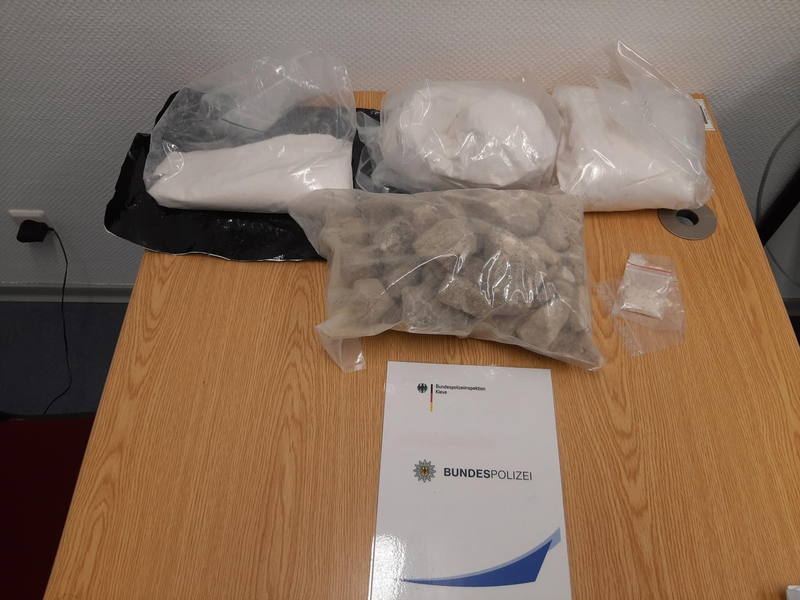 BPOL NRW: Bundespolizei stellt fünf Kilogramm Amphetamin und vier Kilogramm Crack im Wert von 230.000 EUR auf der A 57 sicher - Foto: presseportal.de