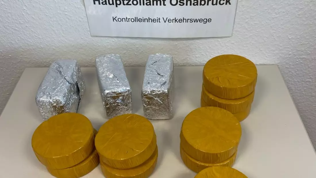 HZA-OS: Osnabrücker Zoll stellt mehr als neun Kilogramm Heroin sicher; Straßenverkaufswert von rund 480.000 Euro - Bild: presseportal.de