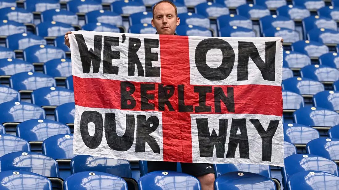 Ein englischer Fan ist schon vor dem EM-Halbfinale sehr opzimistisch. - Bild: Bernd Thissen/dpa