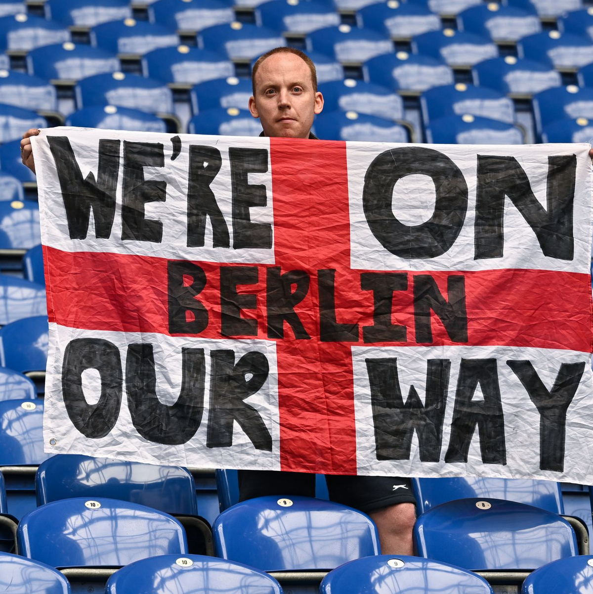 Ein englischer Fan ist schon vor dem EM-Halbfinale sehr opzimistisch. - Foto: Bernd Thissen/dpa
