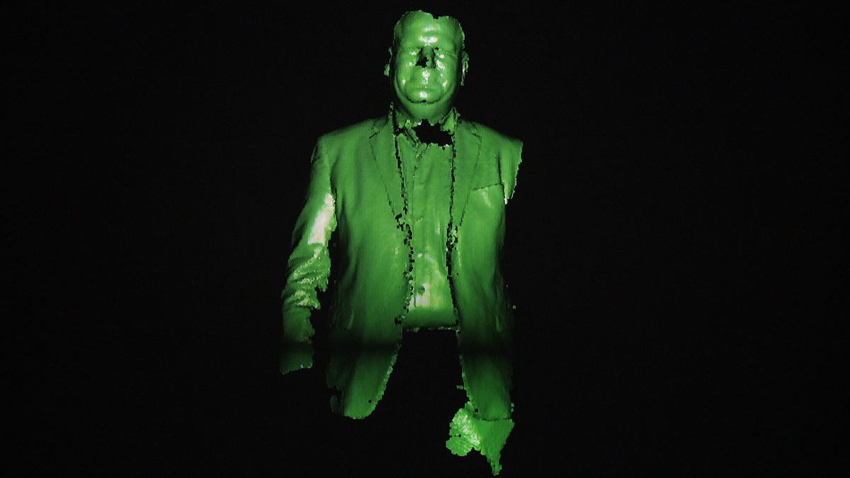 Bundesarbeitsminister Hubertus Heil testet einen landwirtschaftlichen Roboter. Laut dem SPD-Politiker wird die Arbeit auch in Zeiten der Künstlichen Intelligenz wahrscheinlich nicht ausgehen - aber in vielerlei Hinsicht anders sein. - Foto: Marijan Murat/dpa