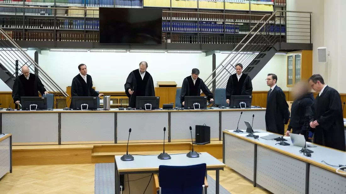 Ein Deutscher ist vor dem dem Oberlandesgericht Koblenz wegen Beihilfe zum Mord und Beihilfe zum Mordversuch freigesprochen worden. Archiv-Foto - Bild: Thomas Frey/dpa