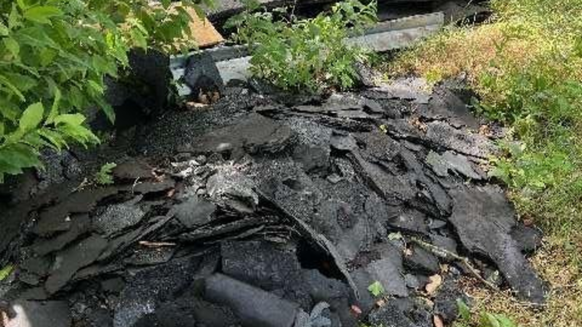 POL-AUR: Friedeburg - Dachpappe und Bauholz illegal entsorgt - Foto: presseportal.de