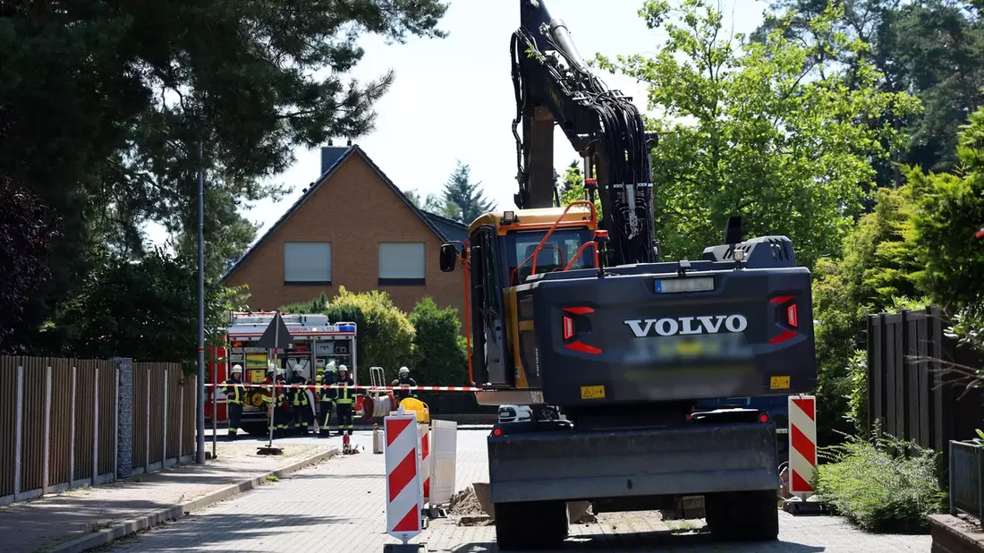 FW Hambühren: Erneut Gasleitung in Hambühren bei Bauarbeiten beschädigt - Bild: presseportal.de