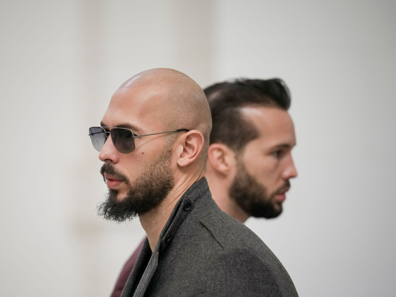 Die Tate Brothers: links Tristan, rechts Andrew. - Foto: Vadim Ghirda/AP/dpa