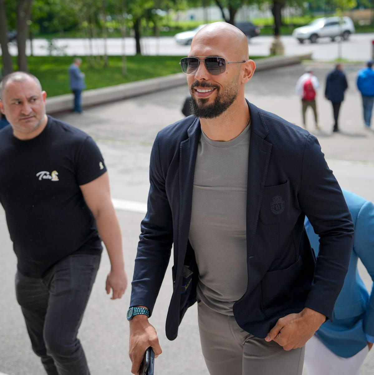 Die beiden sollen dafür zahlreiche Bankkonten in Großbritannien eingerichtet haben. - Foto: Vadim Ghirda/AP/dpa