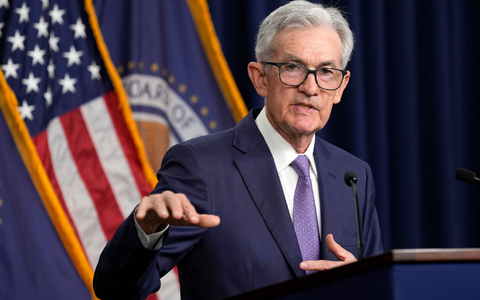US-Notenbankpräsident Jerome Powell ist weiterhin zurückhaltend, was eine Senkung der Leitzinsen angeht. (Archivbild) - Foto: Susan Walsh/AP