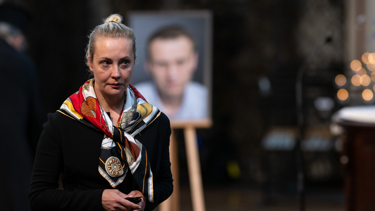 Julia Nawalnaja bei einem Gottesdienst für ihren verstorbenen Ehemann Alexej Nawalny in der St. Marienkirche (Archivbild). - Foto: Sebastian Christoph Gollnow/dpa