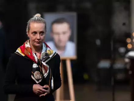 Julia Nawalnaja bei einem Gottesdienst für ihren verstorbenen Ehemann Alexej Nawalny in der St. Marienkirche (Archivbild). - Foto: Sebastian Christoph Gollnow/dpa