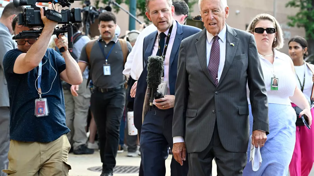 Die kalifornische Top-Demokratin Nancy Pelosi war bei einem Krisentreffen der Abgeordneten ihrer Partei im US-Repräsentantenhaus dabei - die Eignung von Präsident Joe BIden für eine zweite Amtszeit ist derzeit  im Wahlkampf das beherrschende Thema.  - Bild: John McDonnell/AP/dpa
